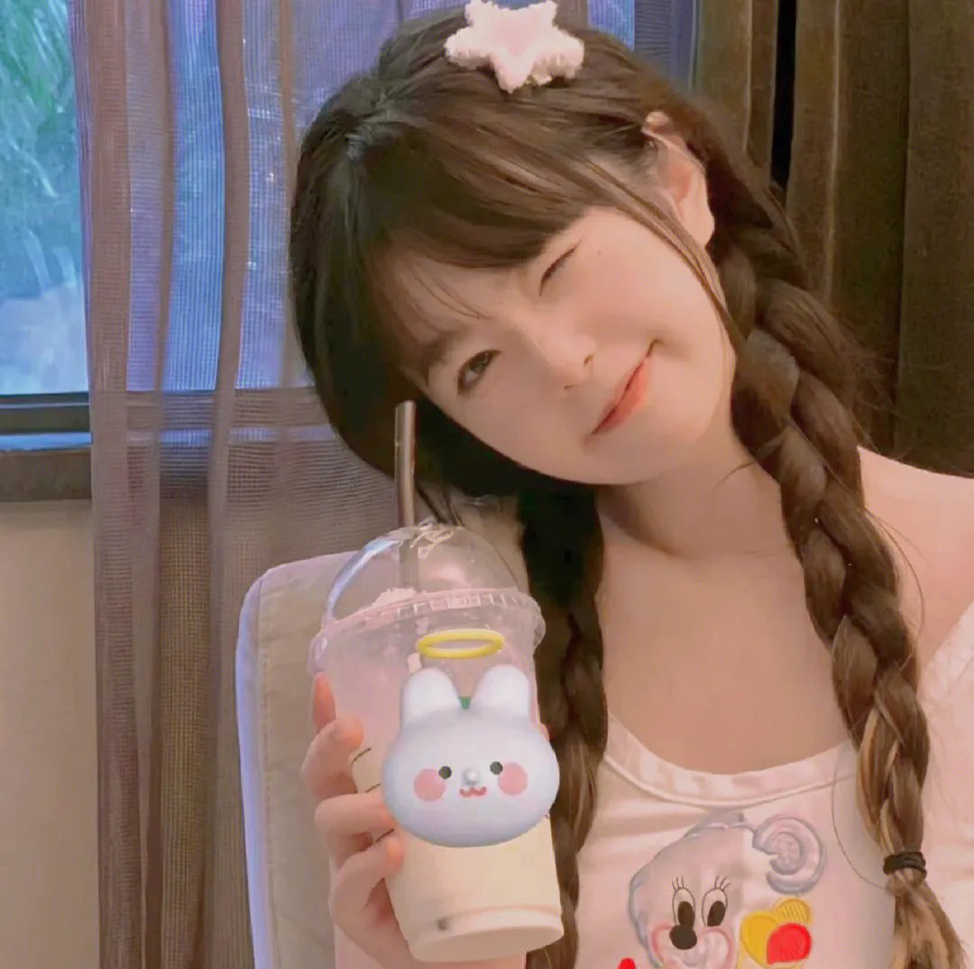 威风凛凛的她$你的深情我不配